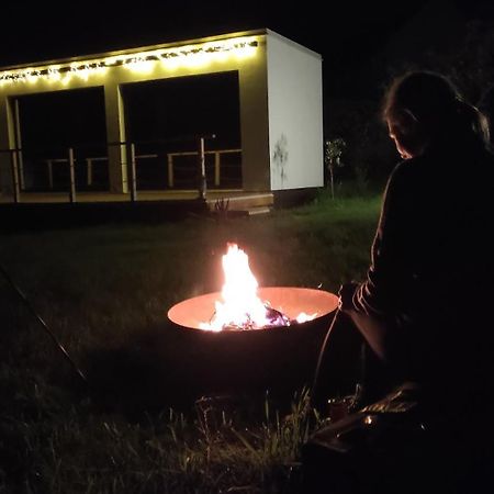 Ranch 66 - Moderni Tiny House Black Swallow Ve Stylu Route 66 Se Saunou A Bazenem Tršice Exteriör bild