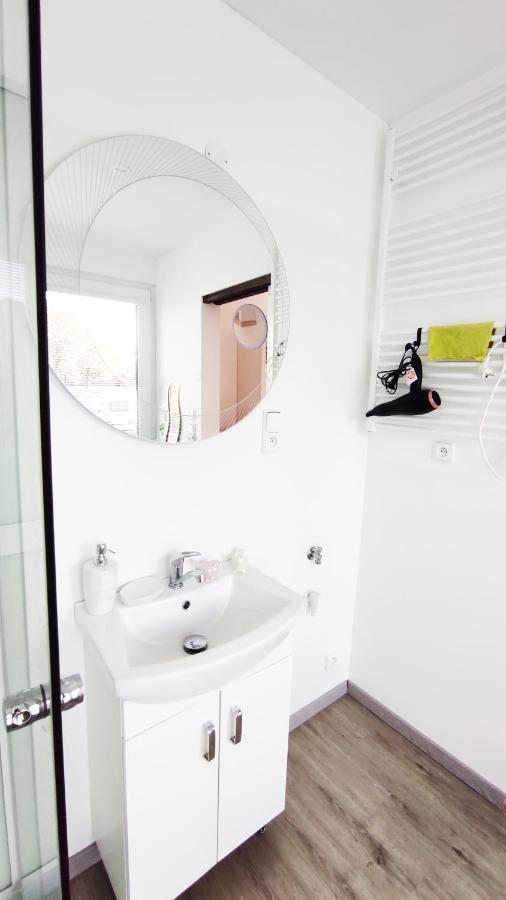 Ranch 66 - Moderni Tiny House Black Swallow Ve Stylu Route 66 Se Saunou A Bazenem Tršice Exteriör bild