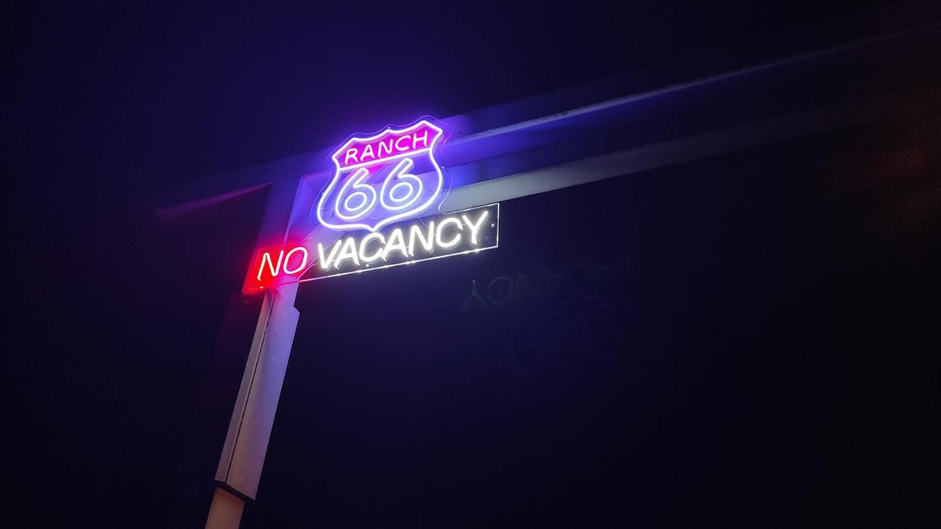 Ranch 66 - Moderni Tiny House Black Swallow Ve Stylu Route 66 Se Saunou A Bazenem Tršice Exteriör bild